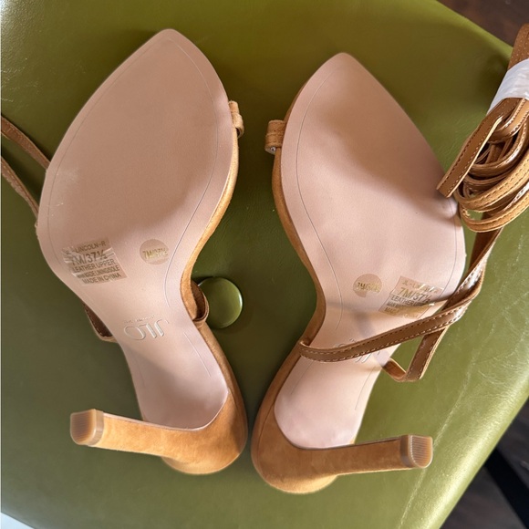 JLO Jennifer Lopez golden desert × REVOLVE Lincoln heels - Picture 4 of 4